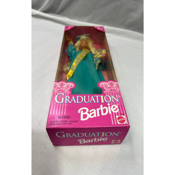 9905-NIB Class of 1998 Graduation Barbie Cap and Gown Special Edition - Picture 7 of 7